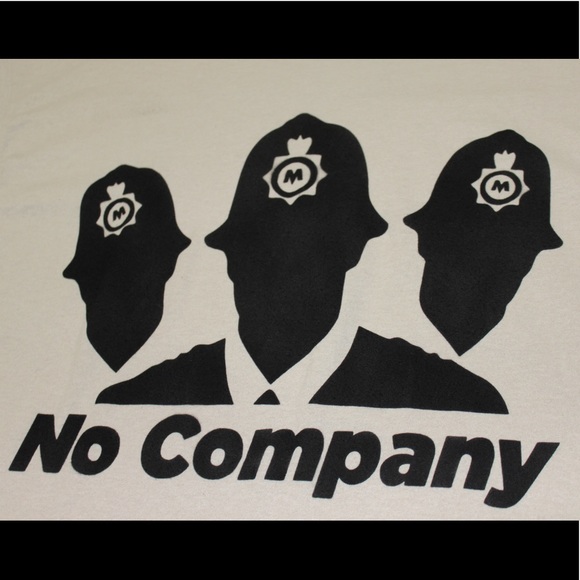 ‘Vacancy’ Tee - Picture 3 of 4